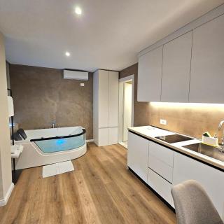 Jacuzzi Apartment Tirana Center - Tirana - 6