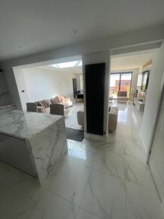 Cosy 4 bedroom house in borehamwood - Borehamwood - 3