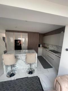 Cosy 4 bedroom house in borehamwood - Borehamwood - 4