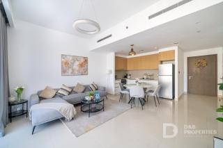 Elegant 1BR Apartment in 17 Icon Bay Dubai Creek - Dubai - 2