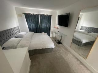 Cosy 4 bedroom house in borehamwood - Borehamwood - 6