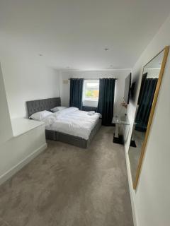 Cosy 4 bedroom house in borehamwood - Borehamwood - 7