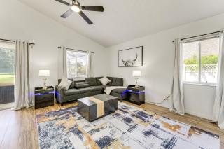 6 Mi to Disney World Lake-View Retreat with Pool! - 7