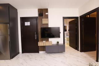 Luxury 1 BedRoom apartment Swaifyeh with Terrace, Kitchen, WiFi - Amman - 3