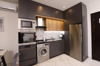 Luxury 1 BedRoom apartment Swaifyeh with Terrace, Kitchen, WiFi - Amman - 8