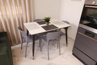 Luxury 1 BedRoom apartment Swaifyeh with Terrace, Kitchen, WiFi - Amman - 2