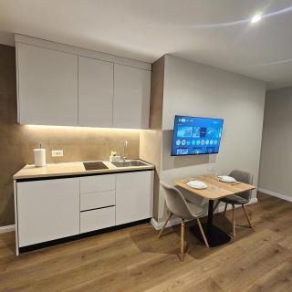 Jacuzzi Apartment Tirana Center - Tirana - 7