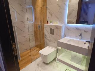Luxury 1 BedRoom apartment Swaifyeh with Terrace, Kitchen, WiFi - Amman - 1