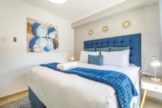 The Blue Horizon Modern Comfort and Breathtaking Views Two Bedroom Umhlanga Ridge Apartment Sleeps Six - Durban - 5