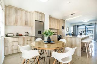 The Blue Horizon Modern Comfort and Breathtaking Views Two Bedroom Umhlanga Ridge Apartment Sleeps Six - Durban - 8