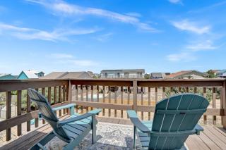 New Renovated 3 bedroom home, pet friendly walking distance to Beach - 2