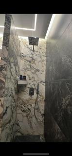 Lush Studio Apartment - Athen - 5