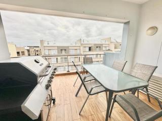Elegant Emerald Stay at Ridgeton Modern Two Bedroom Apartment in the Heart of Umhlanga Ridge Sleeps 6 - Durban - 2