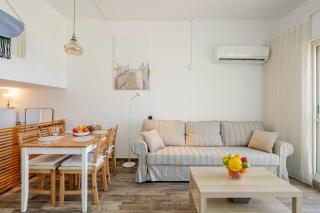 GW212 Gugel Waves Amazing Seaview Pool Apartments - 7