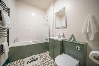 2 Bed Newly refurbished apartment, Free Parking, Pet Friendly - Gloucester - 7