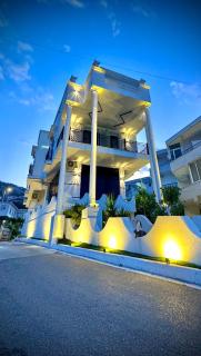 Martin Luxury Hotel - Gjirokastër - 0