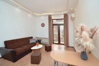 Apatrment with balcony on Nalbandyan street - Yerevan - 6