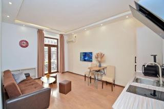 Apatrment with balcony on Nalbandyan street - Yerevan - 2