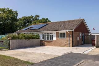 Coastal Retreat with Hot Tub Walk to Beach - West Wittering - 5