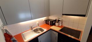Central 2 room apartment near SBB - Basilea - 3