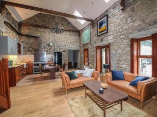 Woodville Lodge - - 7