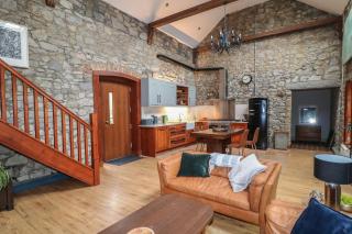 Woodville Lodge - - 6