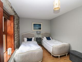 Woodville Lodge - - 1