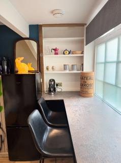 Retro Waves Retreat – A Stylish and Vibrant Getaway in Central Brighton - Brighton & Hove - 5