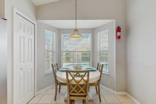 Cozy Corner - Davenport - 1