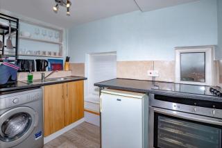 Glastonbury-FreeParking-ContactlessCheckIn-Sleeps2 - Glastonbury - 3