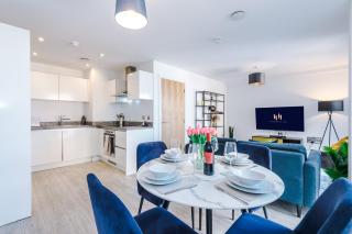 2BR Chic and Stylish in Salford, WiFi, Kitchen, Parking with City view - Manchester - 9
