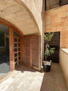 Newly refurbished 2-bedroom flat in a compound - Amman - 9