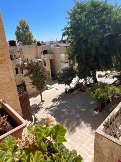 Newly refurbished 2-bedroom flat in a compound - Amman - 6