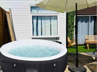 4 Bed Relaxing Retreat - Canterbury - Parking - Hot Tub - Hackington - 9