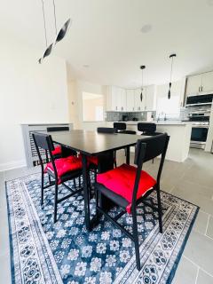 Spacious 4-Bd House with Parking - Lynbrook - 4