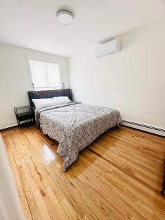 Spacious 4-Bd House with Parking - Lynbrook - 2