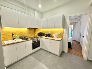 Modern Athenian Escape Walk to Metro & Acropolis - Atene - 2