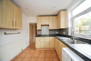 Modern 4-bedroom house, Luton - Luton - 8