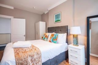Modern 4-bedroom house, Luton - Luton - 5