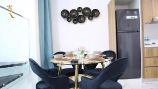Masdar 2BR Apt Luxe Pool Comfy Near AUH - Abu Dhabi - 9