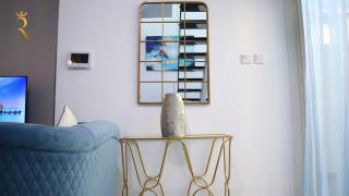 Masdar 2BR Apt Luxe Pool Comfy Near AUH - Abu Dhabi - 7