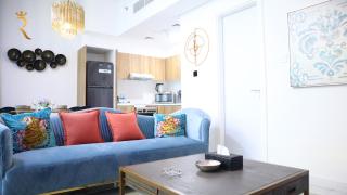 Masdar 2BR Apt Luxe Pool Comfy Near AUH - Abu Dhabi - 5