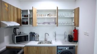Masdar 2BR Apt Luxe Pool Comfy Near AUH - Abu Dhabi - 4