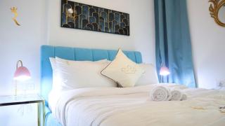 Masdar 2BR Apt Luxe Pool Comfy Near AUH - Abu Dhabi - 7
