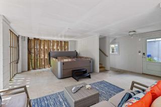 Mt Pleasant Beach Retreat- Mins to Sullivan's IOP - Charleston - 1