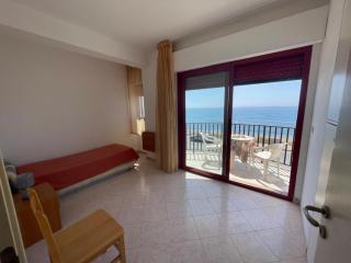 Hotel Lungomare Brancaleone - Brancaleone Marina - 3
