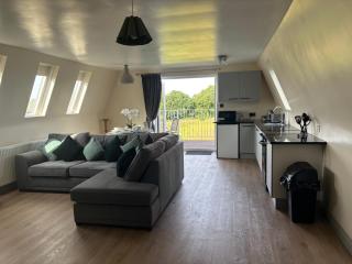 Hayes Lodge Coach House - 7