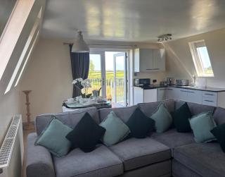 Hayes Lodge Coach House - 6