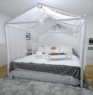 Charming Beautiful Private Room With Private Bath and Parking! Near Metrotown - 4