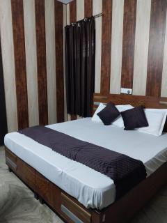 Hotel O Shubham Guest House - Gurgaon - 4